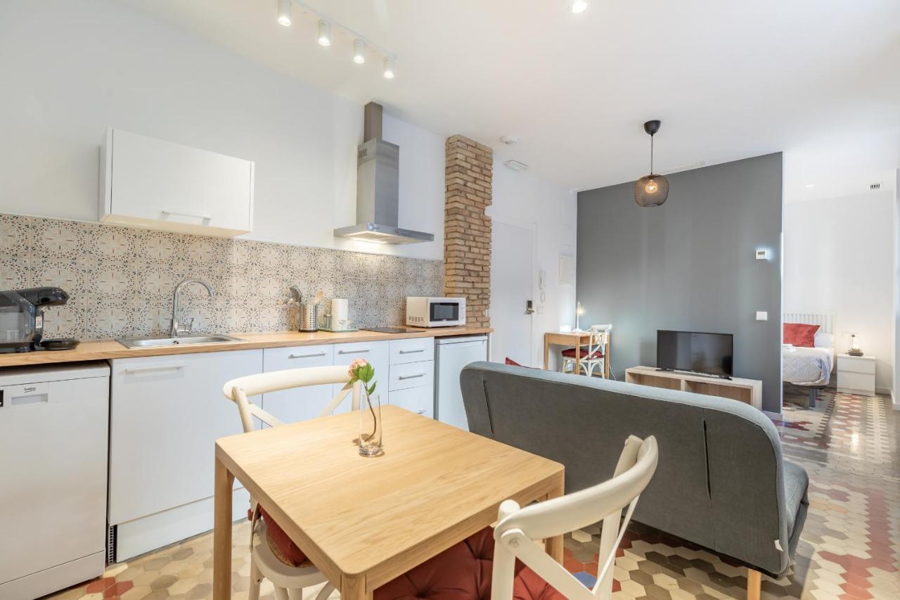 Apt With Antique Floor & Lots Of Sun Light Valencia Exterior photo